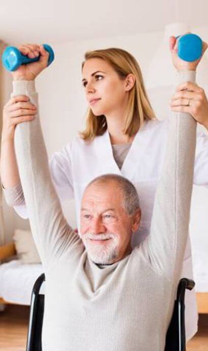 fisioterapeuta-fazendo-exercicio-com-o-paciente